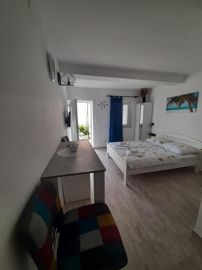 Apartments Mate Бол Екстериор снимка