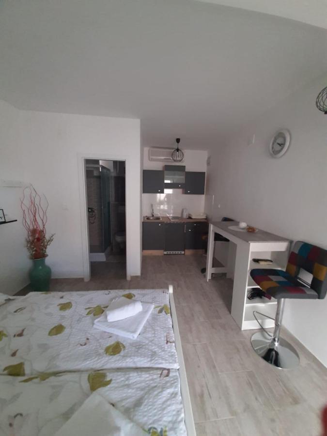 Apartments Mate Бол Екстериор снимка