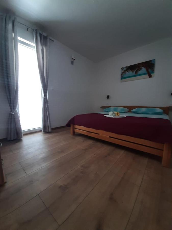 Apartments Mate Бол Екстериор снимка