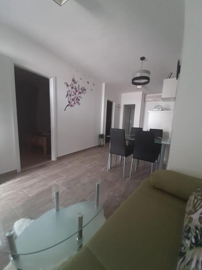 Apartments Mate Бол Екстериор снимка