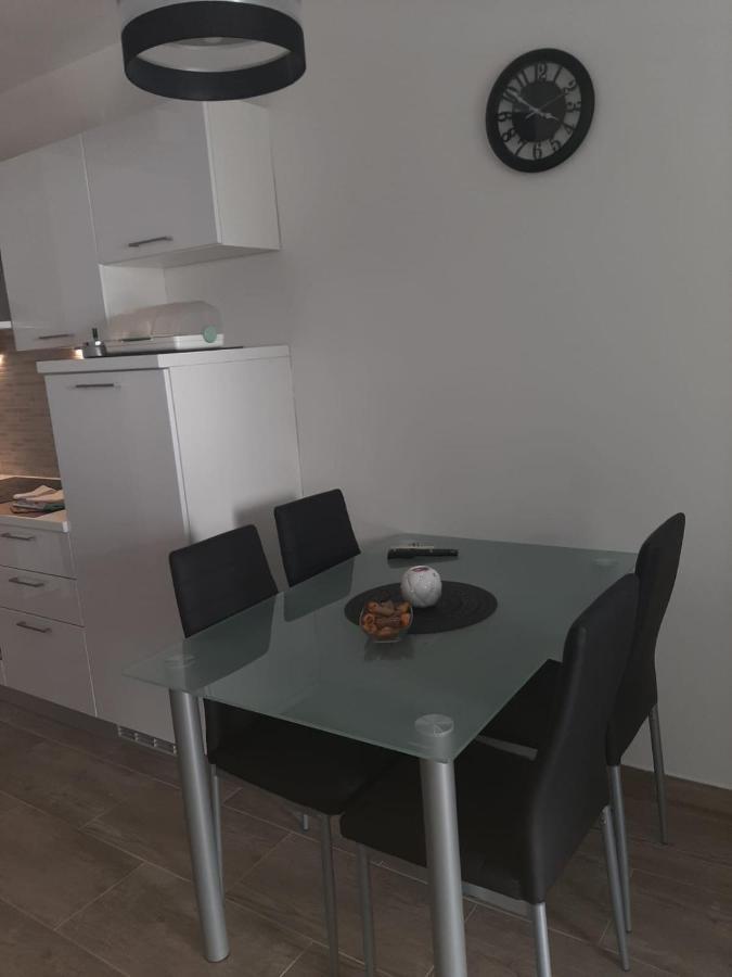 Apartments Mate Бол Екстериор снимка