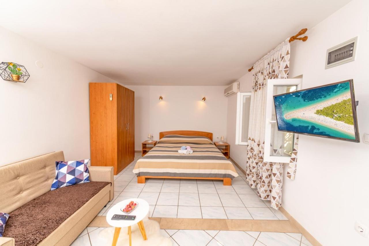 Apartments Mate Бол Екстериор снимка