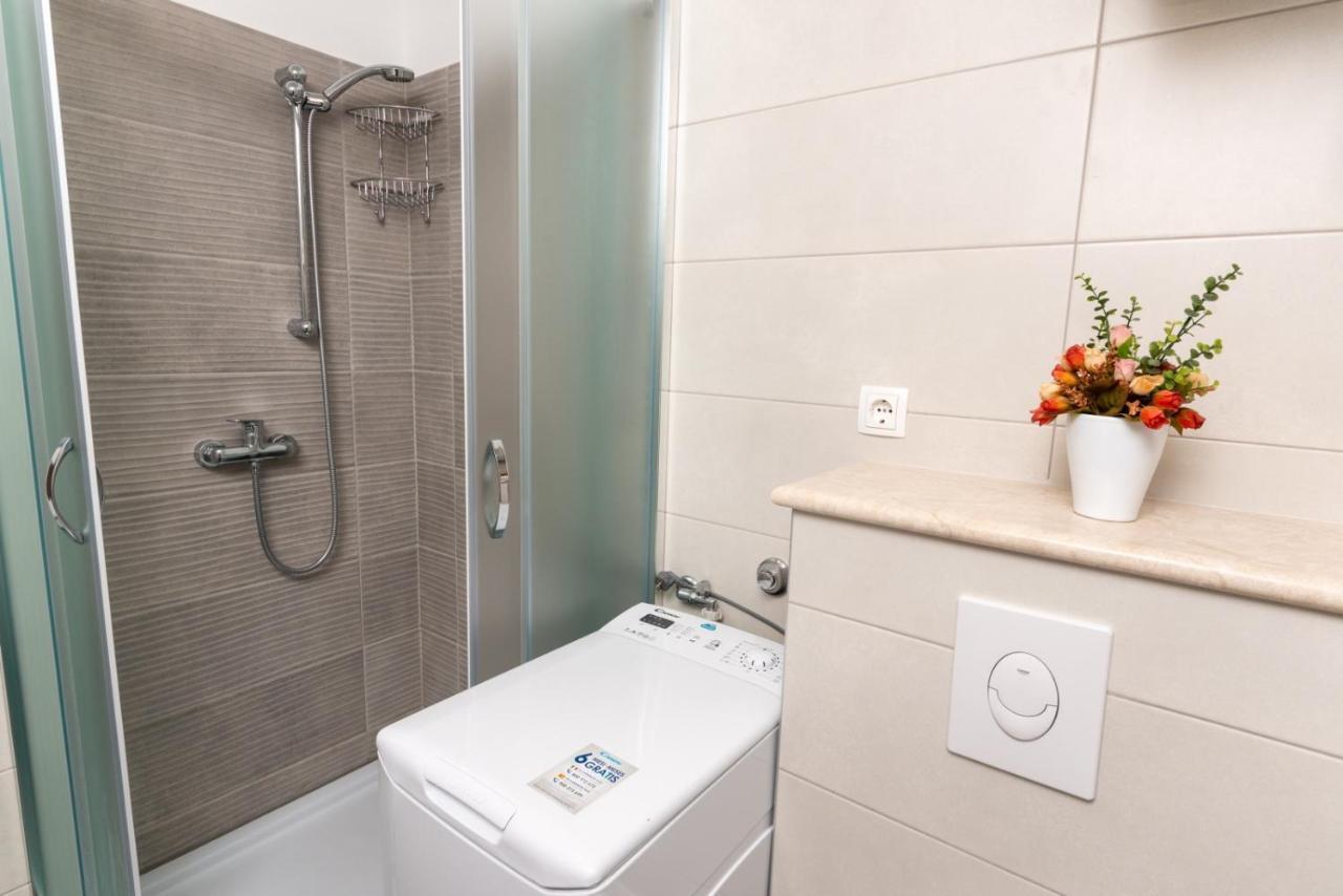 Apartments Mate Бол Екстериор снимка