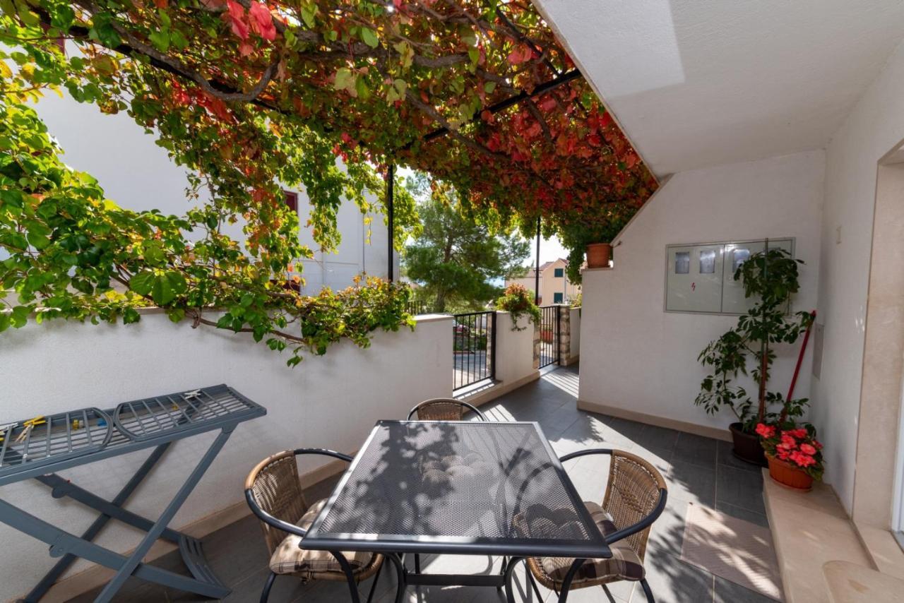 Apartments Mate Бол Екстериор снимка